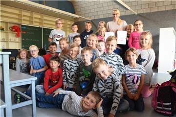 Die Schülerinnen und Schüler der Ahornklasse (mit Klassenlehrerin Ann-Kristin Thöne) hoffen auf ganz viel Unterstützung.