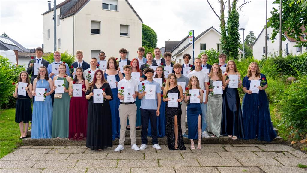 Die Schülerinnen und Schüler der Hellweg-Realschule in Unna der Klasse 10a feierten ihren Schulabschluss.