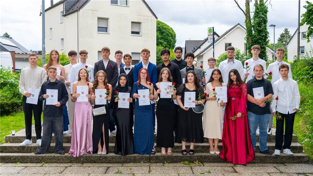 Die Schülerinnen und Schüler der Hellweg-Realschule Unna der Klasse 10d feierten ihren Schulabschluss.