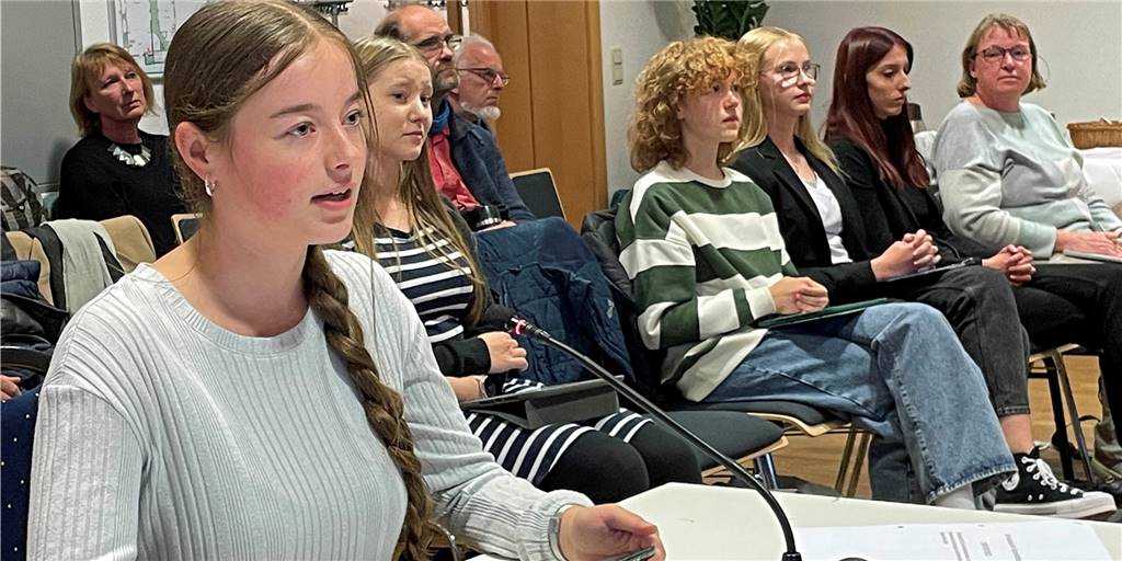 AFG-Schüler wollen Umbenennung des „Russischen Friedhofes“ in Werne Die Schülerinnen und Schüler des AFG trugen abwechselnd ihre Ideen zur Umbenennung des russischen Friedhofes dem Stadtrat Werne vor.