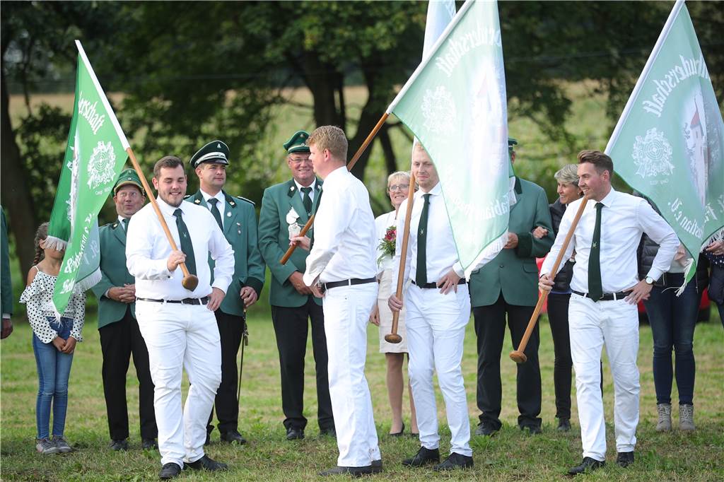 Schützenfest in Selm lässt Schützen und Besucher drei Tage lang jubeln Die Schützen freuen sich auf das Schützenfest und werden auch dort wieder den Fahnenschlag vollziehen.