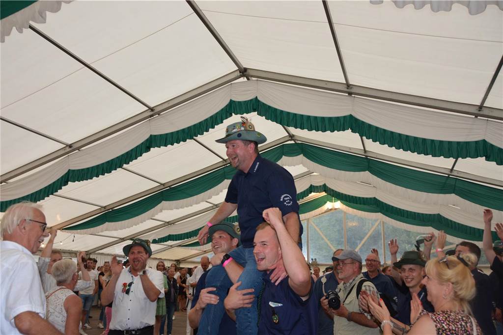 König im Festzelt