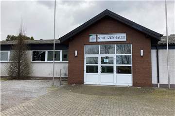 Die Schützenhalle in Bentrop soll einige Besserungen bekommen: Unter anderem soll ein neues Dach die Halle auch im Winter nutzbar machen.