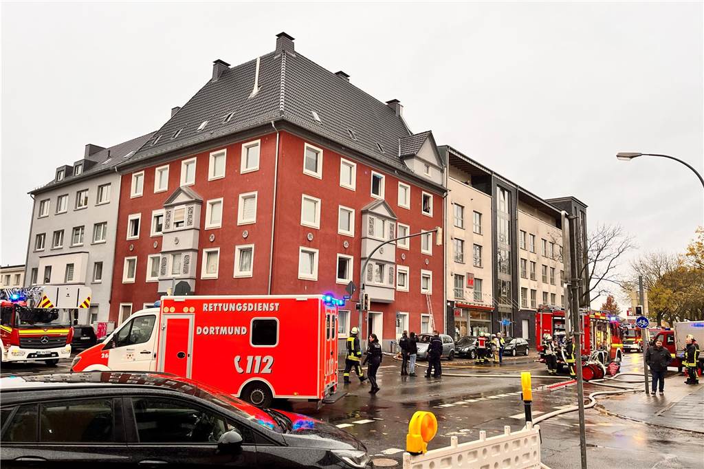 Erneutes Feuer in der Nordstadt: Feuerwehr rückt zu Kellerbrand aus Die Schützenstraße in der Nordstadt war während des Feuerwehreinsatzes teilweise gesperrt.