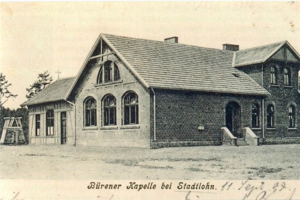 Büren: Zusammenhalt wird groß geschrieben, ohne eigenes Auto ist man aber aufgeschmissen Die Schule Almsick II mit Kapellenabnau und Glockenstuhl auf einer Ansichtskarte. Am 12. September 1905 wurden Schule und Kapelle feierlich eingeweiht.