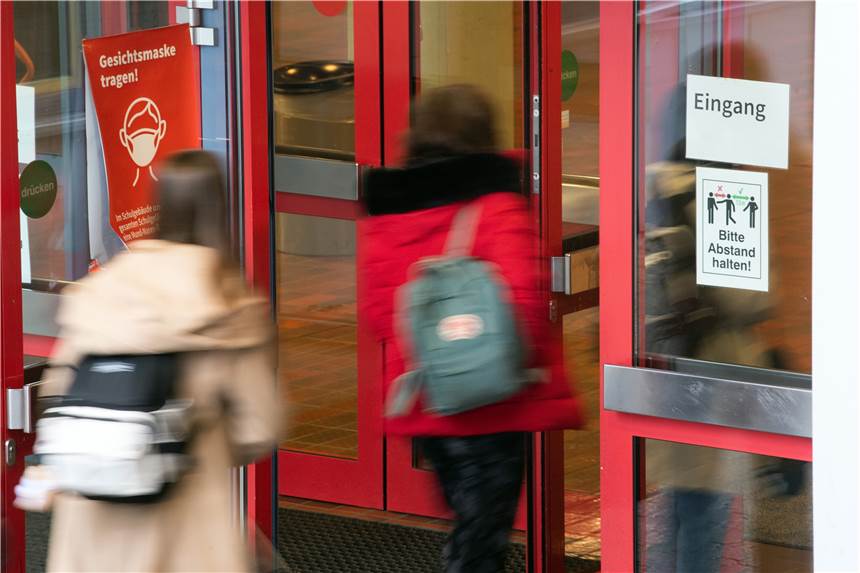 Land will Schulschließungen in Dortmund verbieten Die Schulen in Dortmund werden geöffnet bleiben, sagte am Dienstagnachmittag NRW-Gesundheitsminister Karl-Josef Laumann.