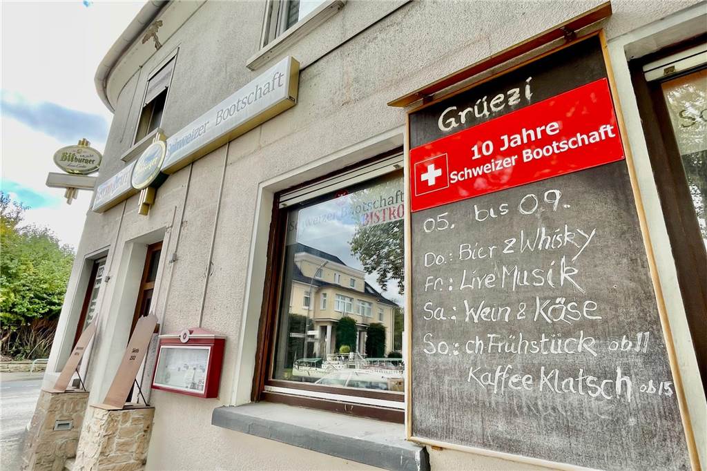 Die Schweizer Bootschaft an der Schweizer Allee. Das außergewöhnliche Restaurant bietet seinen Gästen Spezialitäten aus der Schweiz.