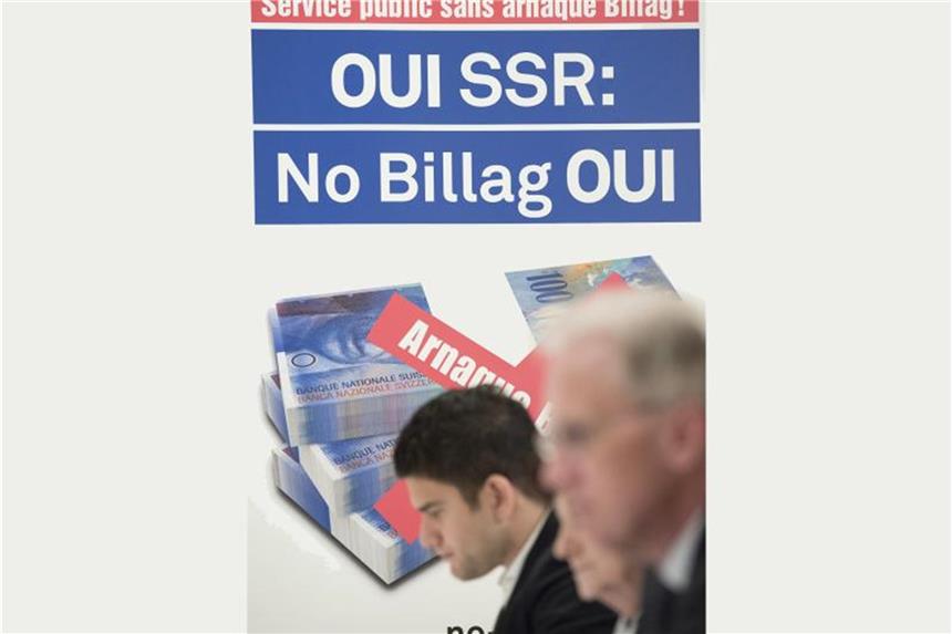 Verlegerverband: Gebührendebatte in der Schweiz kein Vorbild Die Schweizer stimmen am 4. März über die „No Billag“-Initiative zur Abschaffung der Gebühren für den öffentlich-rechtlichen Rundfunk ab. Billag ist der Name der Firma, die die Gebühren einzieht. Foto: Peter Schneider/KEYSTONE