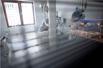 Die schwer an Covid-19 erkrankten Menschen liegen auf den Intensivstationen der Kliniken. Sie und auch die leichteren Fälle werden minutiös isoliert und das ist gut. Dadurch wird das Ausmaß der Krankheit aber schwerer fassbar für Unbeteiligte.