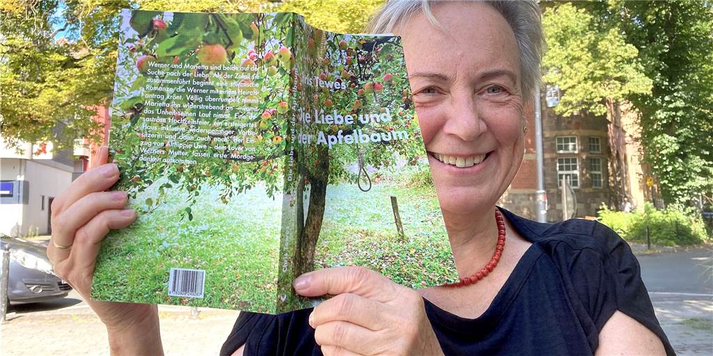 Wie der Hospizlauf zu einem Roman inspirierte: Neues Buch von Chris Tewes Die Schwerter Autorin Chris Tewes hat ihren dritten Roman mit dem Titel „Die Liebe und der Apfelbaum" veröffentlicht.