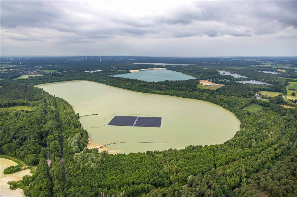 Ein Jahr und seine Bilder: Was hat uns in Haltern 2022 beschäftigt? Die schwimmende Solaranlage auf dem Silbersee