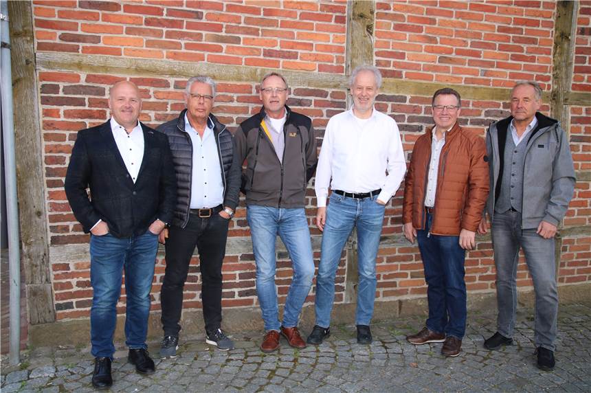Gesundete Corona-Patienten haben Blut gespendet, um Leben zu retten Die sechs Freiwilligen spenden Blut für Corona-Patienten: (v. li.) Gunther Kersken, Reiner Bogenstahl, Johannes Witte, Dr. Heiner Blasum, Paul Plate und Klaus Lefering.