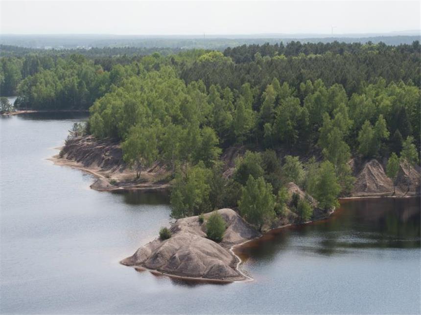 Muskauer Faltenbogen erhält Unesco-Titel Die Seenplatte «Afrika» im Geopark Muskauer Faltenbogen: Der grenzübergreifende Park trägt seit November 2015 den Titel «Unesco Global Geopark». Foto: Sebastian Kahnert