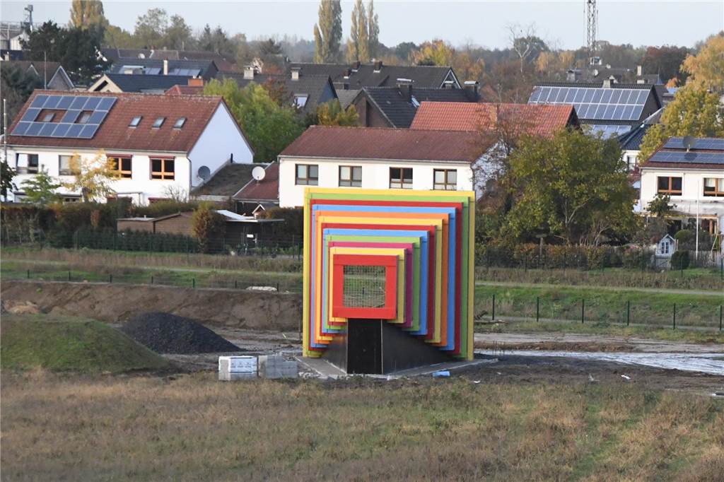 Sehstation im Auenpark ist marode: Stadt will Riesen-Kunstwerk abbauen Die Sehstation im Norden des Auenparks. Das Kunstwerk zog 2019 an den Standort.