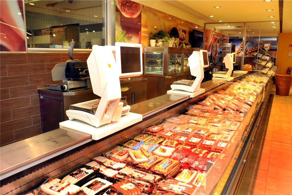 Edeka Schmitt kürzt dauerhaft seine Öffnungszeiten Die seit Juli 2019 geschlossene Bedienungstheke im Edeka am Rosenweg soll wiedereröffnet werden. Derzeit wird an einer Lösung für diesen Schritt gearbeitet.