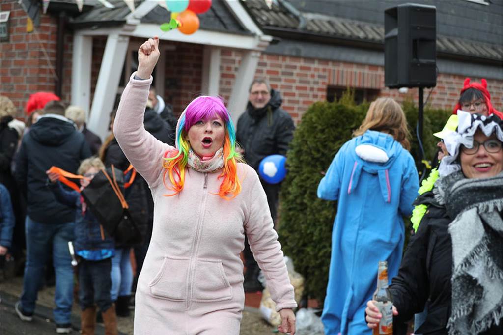 In Selm gibt es am Karnevalssamstag kleinere und größere Partyzonen Die Selmerinnen und Selmer können feiern. Das können sie am Karnevalssamstag an verschiedenen Orten in der Stadt.