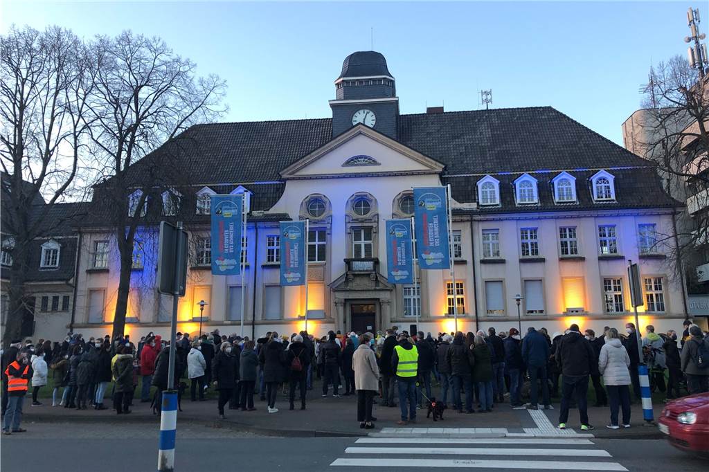 Kundgebung geplant: Zeichen gegen Rechtsextremismus und für starke Demokratie Die Selmerinnen und Selmer sind bereit, für eine gute Sache auf die Straße zu gehen. So, wie während einer Solidaritätsveranstaltung für die Ukraine vor dem Borker Amtshaus.
