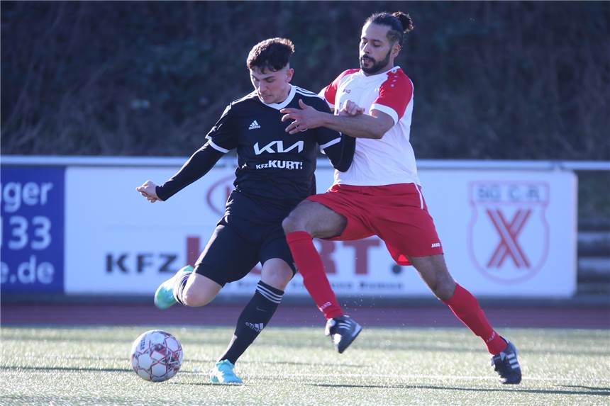 Alle Castrop-Rauxeler Ergebnisse am Karnevals-Wochenende Die SG Castrop (schwarze Hemden) kam am Karnevals-Sonntag zu einem 4:0-Sieg im Nachholspiel gegen den TuS Stockum.
