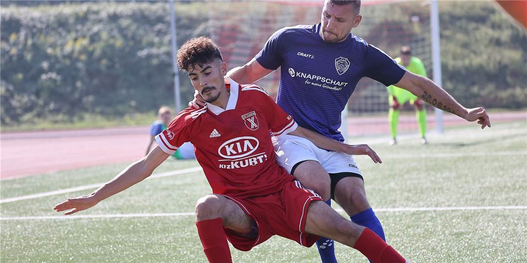 SG Castrop: Coach Westphal hofft, dass bei einem Spieler der Knoten nicht platzt Die SG Castrop und Zouhir Akrifou (l) empfangen nach einem Sieg gegen den Spitzenreiter am achten Spieltag den Tabellenzweiten.