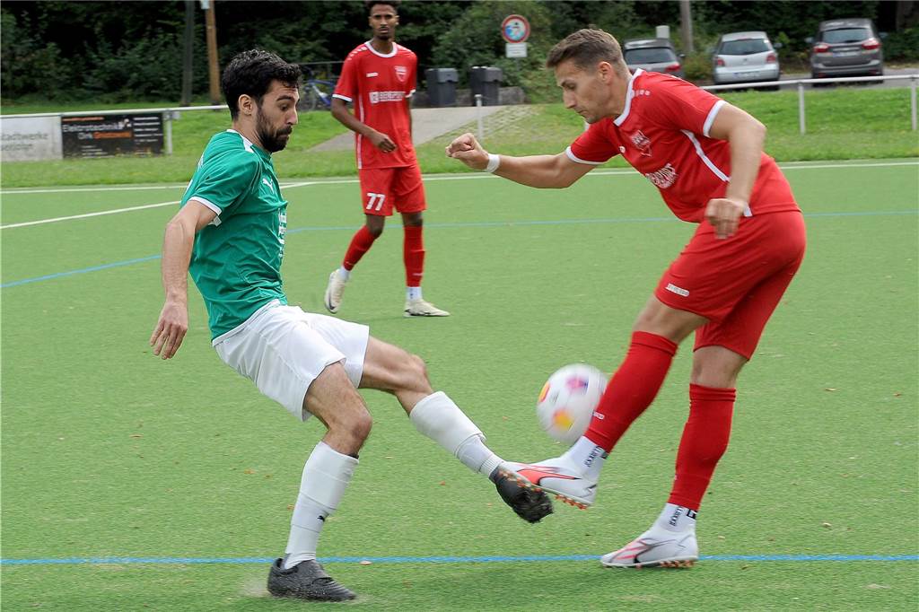 Ergster Ligakonkurrent mit kuriosen Transfers aus dem Ausland: Ex-Türkspor-Spieler involviert Die SG Eintracht Ergste (grünes Trikot) trifft als erste Schwerter Mannschaft auf den VTS Iserlohn.