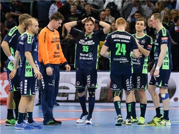 Die SG Flensburg-Handewitt kassierte gegen Barcelona die fünfte Vorrundenniederlage in der Champions League. Foto: Axel Heimken/Archiv