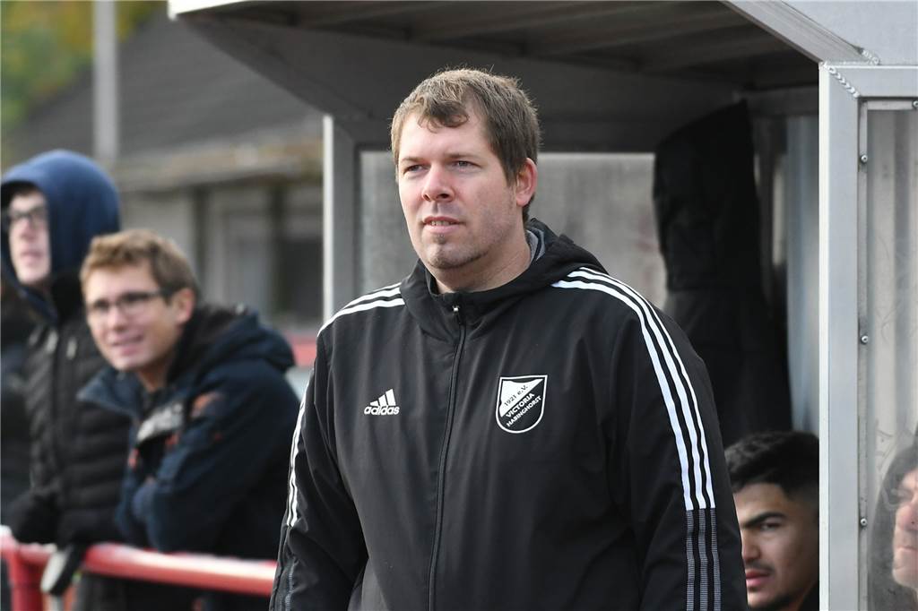 Die SG Victoria/SF III ist nach dem 9:0 gegen BW Börnig neuer Tabellenfünfter der Kreisliga C1. Vier Tore schoss Samir Durakovski. Dre Treffer gingen auf das Konto von Dustin Rubel, der jetzt auf 27 Saisontore kommt.