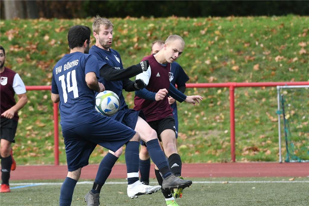 Die SG Victoria/SF III ist nach dem 9:0 gegen BW Börnig neuer Tabellenfünfter der Kreisliga C1. Vier Tore schoss Samir Durakovski. Dre Treffer gingen auf das Konto von Dustin Rubel, der jetzt auf 27 Saisontore kommt.