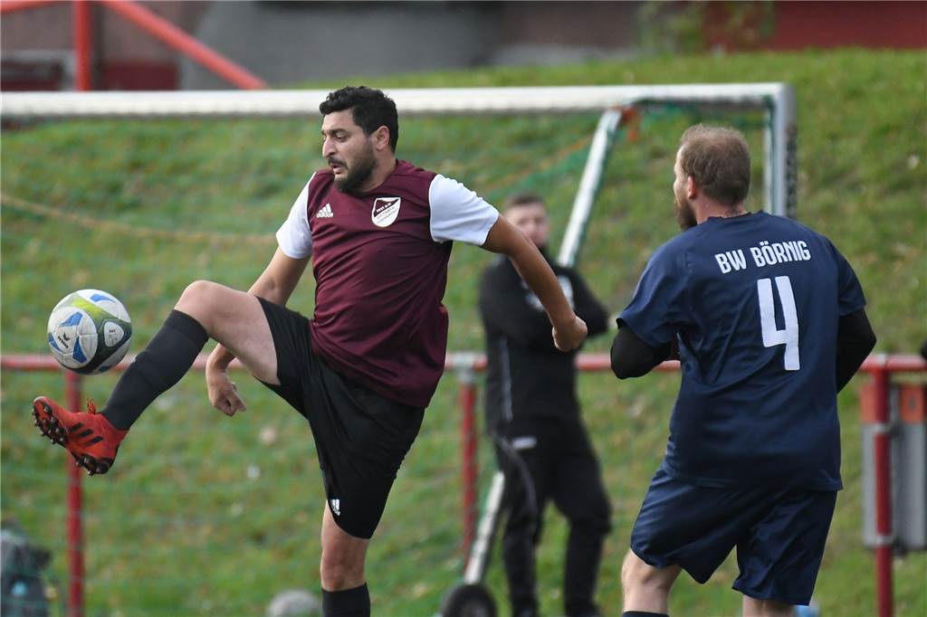 Die SG Victoria/SF III ist nach dem 9:0 gegen BW Börnig neuer Tabellenfünfter der Kreisliga C1. Vier Tore schoss Samir Durakovski. Dre Treffer gingen auf das Konto von Dustin Rubel, der jetzt auf 27 Saisontore kommt.