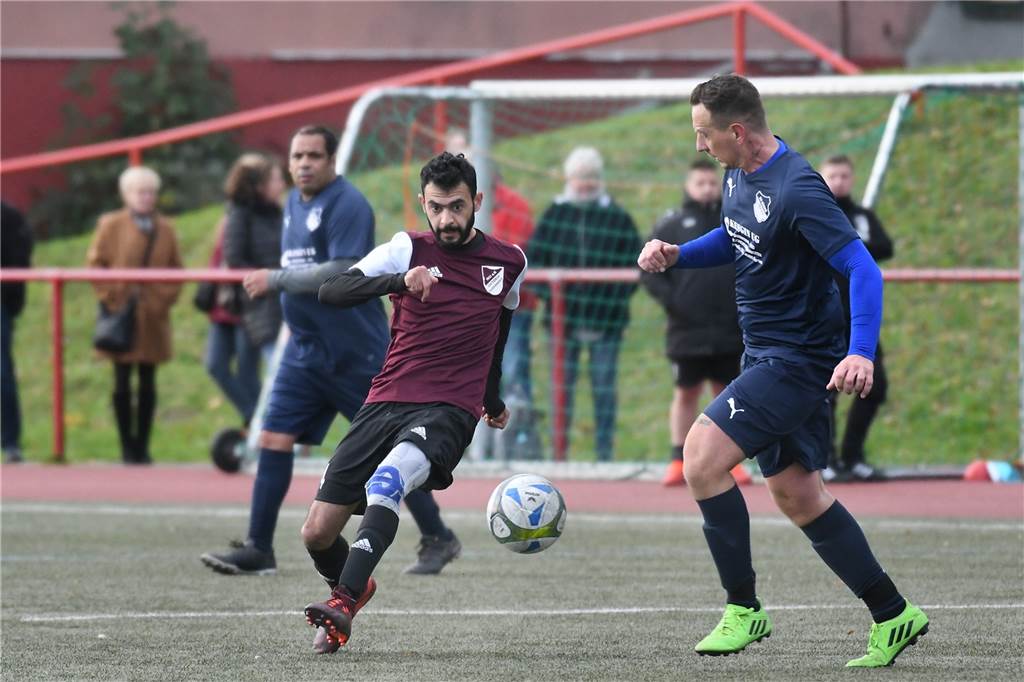 Die SG Victoria/SF III ist nach dem 9:0 gegen BW Börnig neuer Tabellenfünfter der Kreisliga C1. Vier Tore schoss Samir Durakovski. Dre Treffer gingen auf das Konto von Dustin Rubel, der jetzt auf 27 Saisontore kommt.