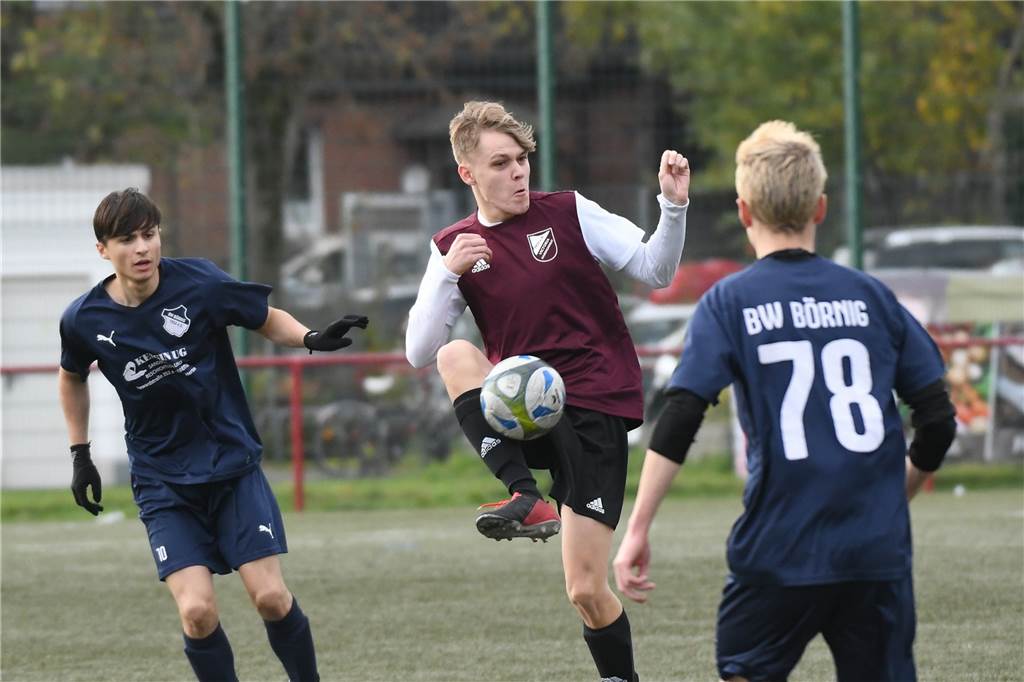 Die SG Victoria/SF III ist nach dem 9:0 gegen BW Börnig neuer Tabellenfünfter der Kreisliga C1. Vier Tore schoss Samir Durakovski. Dre Treffer gingen auf das Konto von Dustin Rubel, der jetzt auf 27 Saisontore kommt.