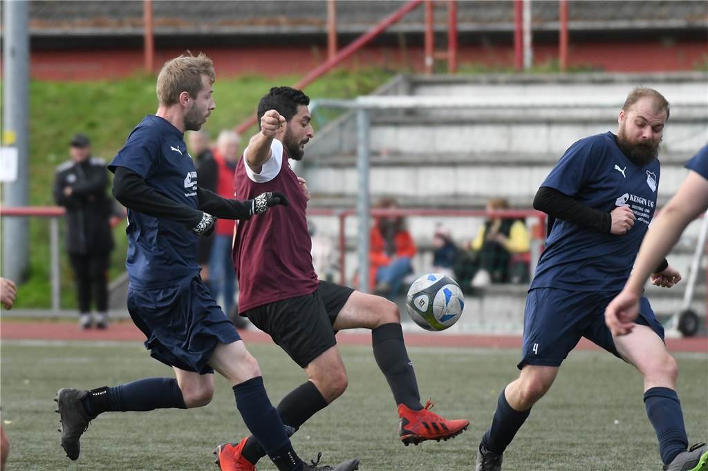 Die SG Victoria/SF III ist nach dem 9:0 gegen BW Börnig neuer Tabellenfünfter der Kreisliga C1. Vier Tore schoss Samir Durakovski. Dre Treffer gingen auf das Konto von Dustin Rubel, der jetzt auf 27 Saisontore kommt.
