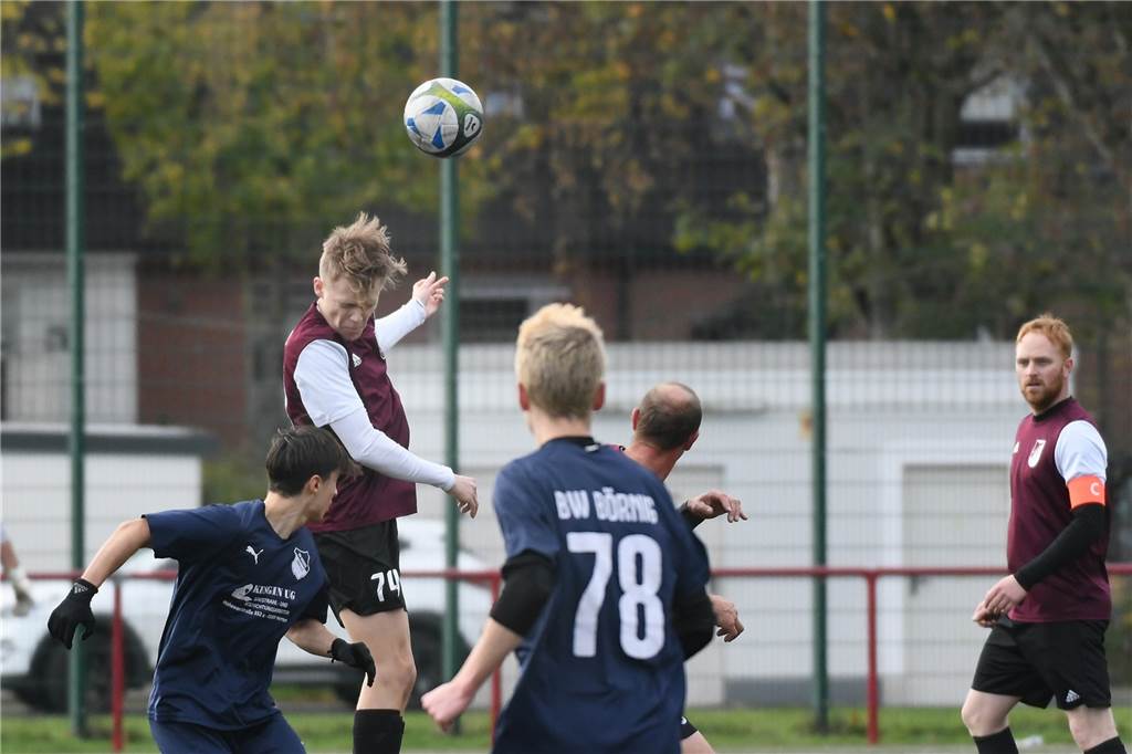Die SG Victoria/SF III ist nach dem 9:0 gegen BW Börnig neuer Tabellenfünfter der Kreisliga C1. Vier Tore schoss Samir Durakovski. Dre Treffer gingen auf das Konto von Dustin Rubel, der jetzt auf 27 Saisontore kommt.