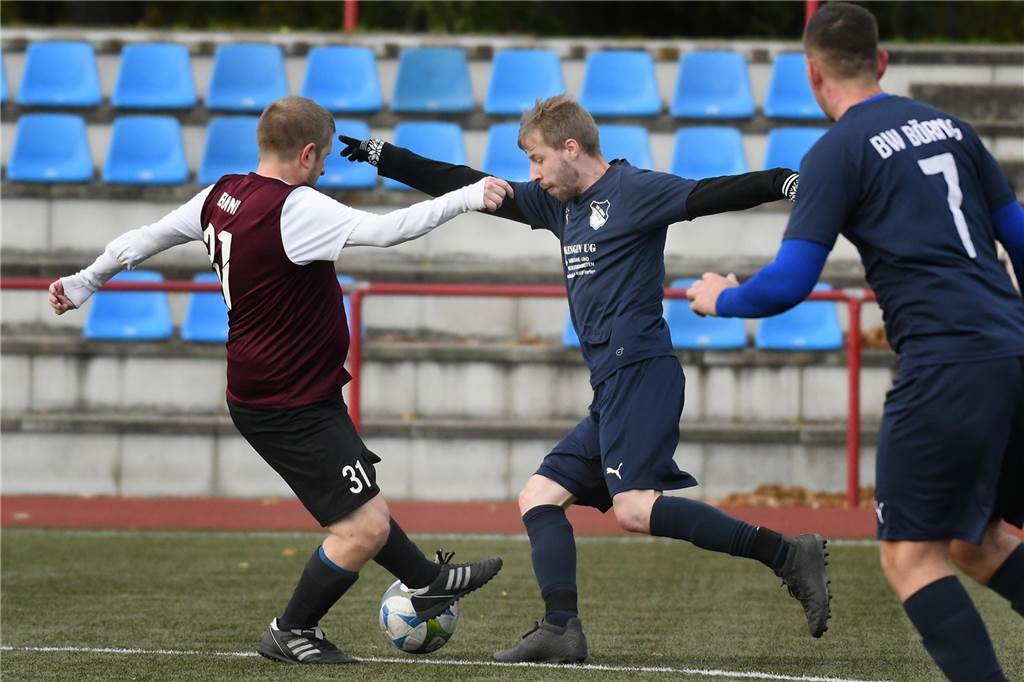 aDie SG Victoria/SF III ist nach dem 9:0 gegen BW Börnig neuer Tabellenfünfter der Kreisliga C1. Vier Tore schoss Samir Durakovski. Dre Treffer gingen auf das Konto von Dustin Rubel, der jetzt auf 27 Saisontore kommt.