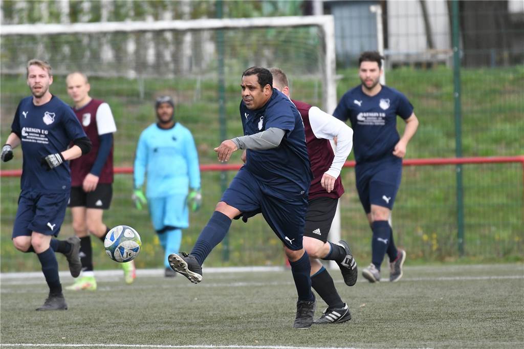 Die SG Victoria/SF III ist nach dem 9:0 gegen BW Börnig neuer Tabellenfünfter der Kreisliga C1. Vier Tore schoss Samir Durakovski. Dre Treffer gingen auf das Konto von Dustin Rubel, der jetzt auf 27 Saisontore kommt.