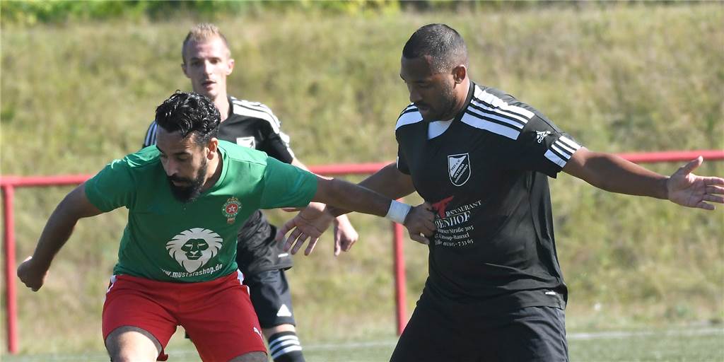 SG Victoria/Sportfreunde hat gegen Spitzenreiter noch nicht einmal Elfmeter-Glück Die SG Victoria/SF mit Roy Wesche (r) hatte Tabellenführer FC Marokko Herne nicht viel entgegenzusetzen.
