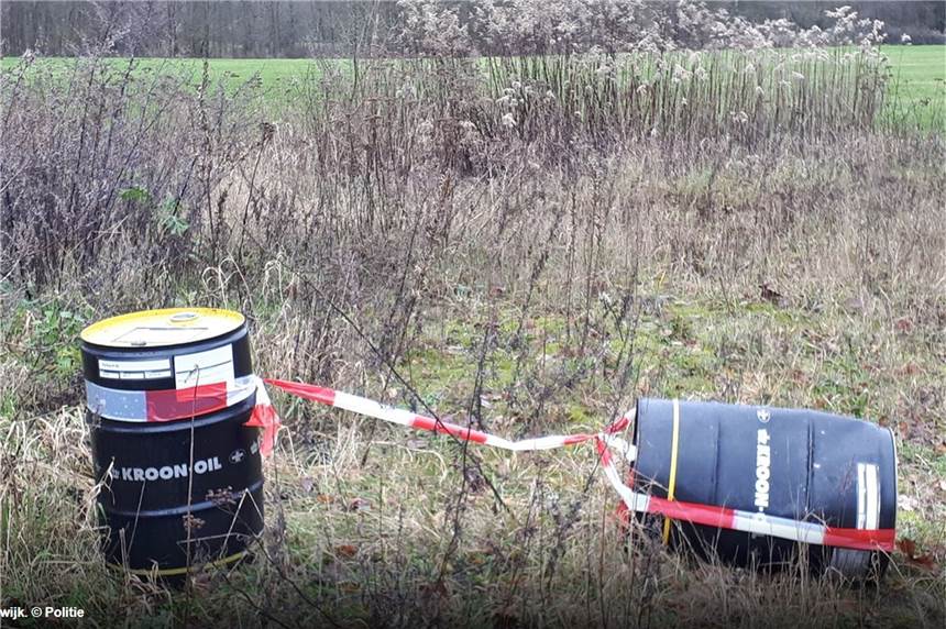 Polizei stellt Fässer mit unbekanntem Inhalt sicher Die sichergestellten Fässer.