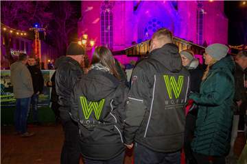 Die Sicherheitsfirma Wolff aus Recklinghausen hat die 2G-Nachweise auf dem Halterner Nikolausmarkt kontrolliert.