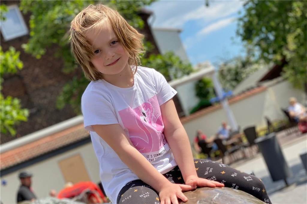FCO-Kicker sucht Stammzellen-Spender für seine Nichte Liah-Mara (7): „Sie will leben“ Die siebenjährige Liah-Mara ist am HLH-Syndrom erkrankt und sucht einen Stammzellen-Spender.