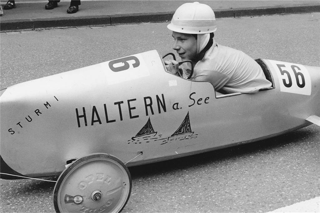 Erster Deutscher Meister: Seifenkistenpilot Heinrich Gerding fuhr allen davon Seine Seifenkiste baute Heinrich Gerding zusammen mit seinem Opa.
