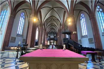 Die Sixtus-Pfarrei ergänzt ihr Angebot in den schwierigen Corona-Zeiten und wartet nun, ob tatsächlich alle Weihnachtsgottesdienste wie geplant stattfinden können oder die Kirchen leer bleiben müssen.