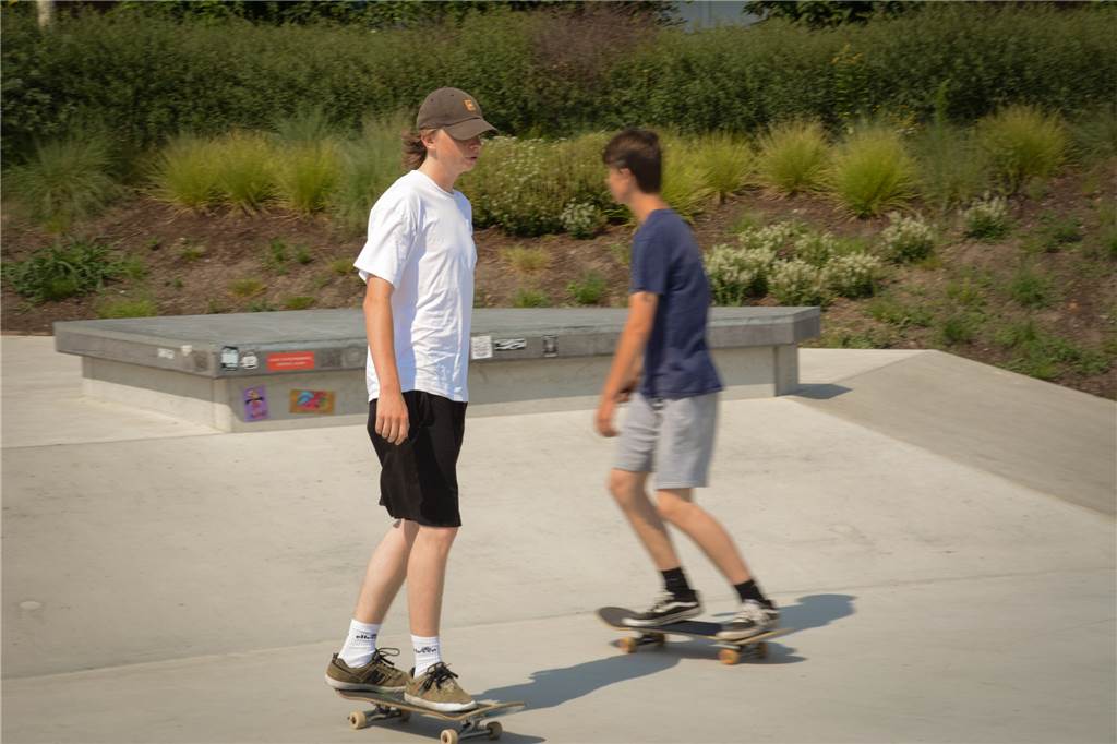 Phil (17) lobt modernen Skatepark in Dorsten - doch es gibt auch Kritik Die Skater sehen viele Vorteile im neuen Skatepark beim Treffpunkt Altstadt. Einer davon: der ebene und nahezu unkaputtbare Boden.