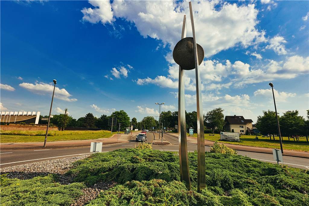 Wolfgang Schlieker ist gestorben: Seine Skulpturen prägen das Stadtbild Die Skulptur "Europa" von Wolfgang Schlieker steht im Kreisverkehr an Europaplatz/Bahnhofstraße.