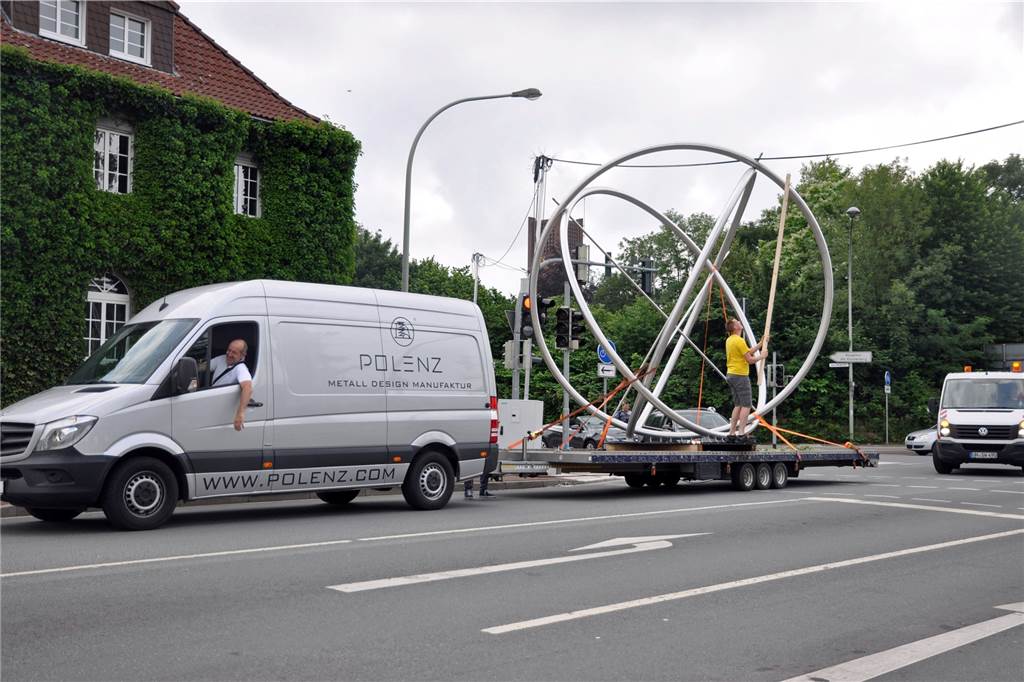 Polenz GmbH ist insolvent: Wie geht es mit dem Unternehmen weiter? Die Skulptur von Alfred Gockel brachte die Firma Polenz zu ihrem Standort am Hallenbad in Selm.