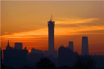 Die Skyline von Peking mit dem im Bau befindlichen Cittic Tower. Foto: Zhao Lubin/Pacific Press via ZUMA Wire