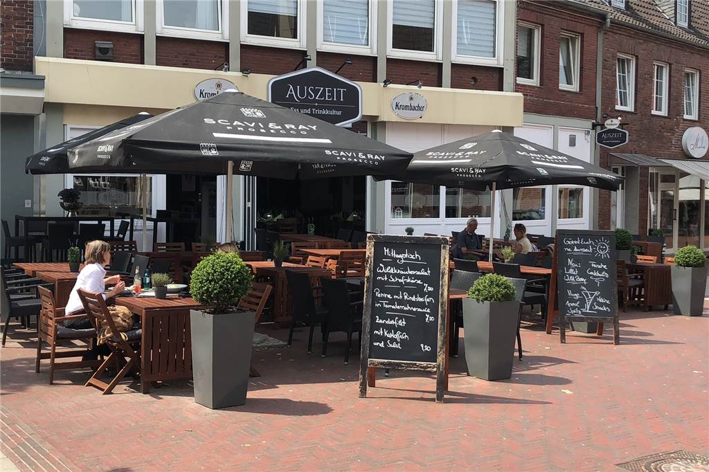 Eine kulinarische Auszeit im Herzen Stadtlohns: Hochwertige Küche und coole Atmosphäre Die Sommer-Terrasse haben die beiden Betreiber renoviert.