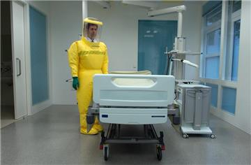Die Sonderisolierstation an der Düsseldorfer Uniklinik: Hier soll der Mann untersucht werden, der mit Verdacht auf das lebensbedrohliche Lassa-Fieber von Dortmund dorthin gebracht wurde.