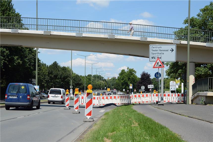 Bombenverdacht nicht bestätigt: Abriss läuft wie geplant Die Sondierungsarbeiten an der Brücke ist die Kurt-Schumacher-Straße haben ergeben: Es liegt kein Blindgänger im Boden.