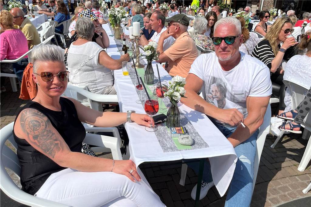 Die Sonnenbrille gehörte bei strahlendem Sonnenschein bei vielen zur Ausstattung am Sonntag dazu.