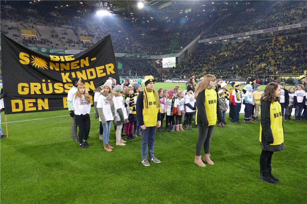 Der ewige Chorleiter Hans W. Schumacher: 60 Jahre im Dienste des Gesangs Die Sonnenkinder waren für Hans W. Schumacher eine besondere Herzensangelegenheit. Auch, weil sie jahrelang vor der Kulisse des Stadions des Bundesligisten Borussia Dortmund vor dem letzten Heimspiel vor der Winterpause gesungen und Tausende zum Mitsingen animiert haben.