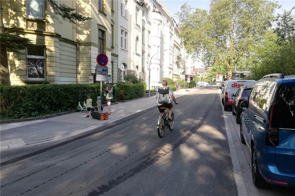 Die Sonnenstraße zwischen Arneckestraße und Möllerbrücke ist nun etwas breiter.